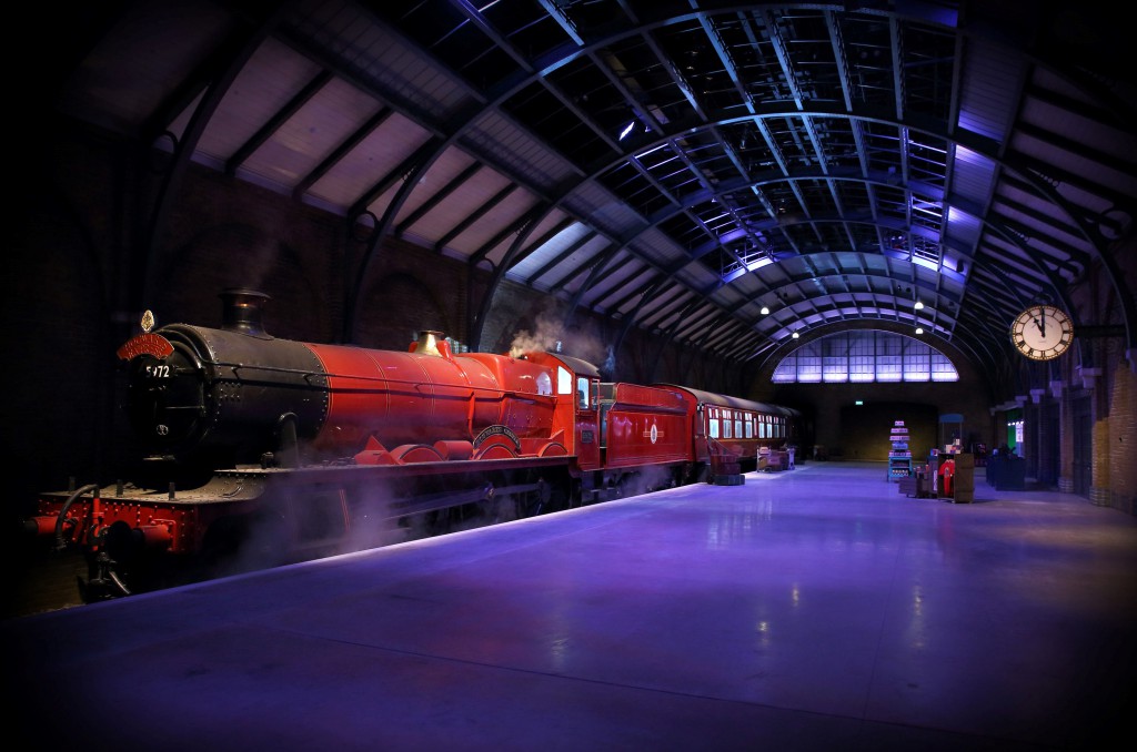 HARRY POTTER Maglietta Donna Ufficiale – All Aboard The Hogwarts Express, Grigio Chiaro, Taglia M, Licenza Ufficiale