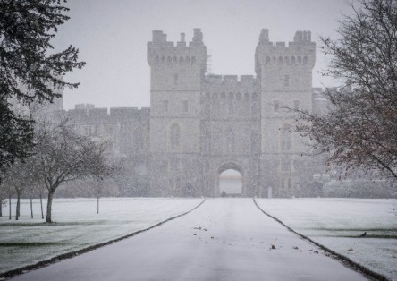 Windsor, Oxford and Avebury's Stone Circle with Traditional Christmas Lunch