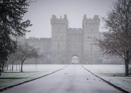 Windsor, Oxford and Avebury's Stone Circle with Traditional Christmas Lunch