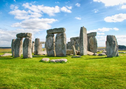 Stonehenge and Cotswolds Tour from London