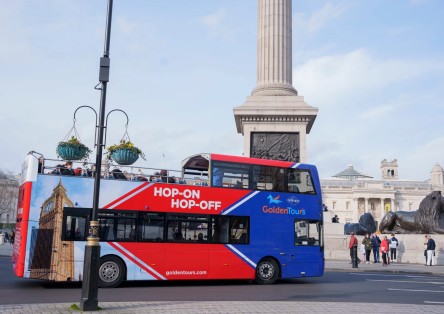 Bus Touristique avec la Cathédrale Saint-Paul