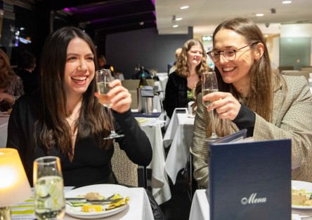 Murder Mystery Night on the River Thames with Dinner and Drink