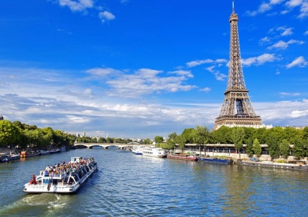 Paris no seu ritmo com cruzeiro fluvial, excursão de ônibus ou Travelcard