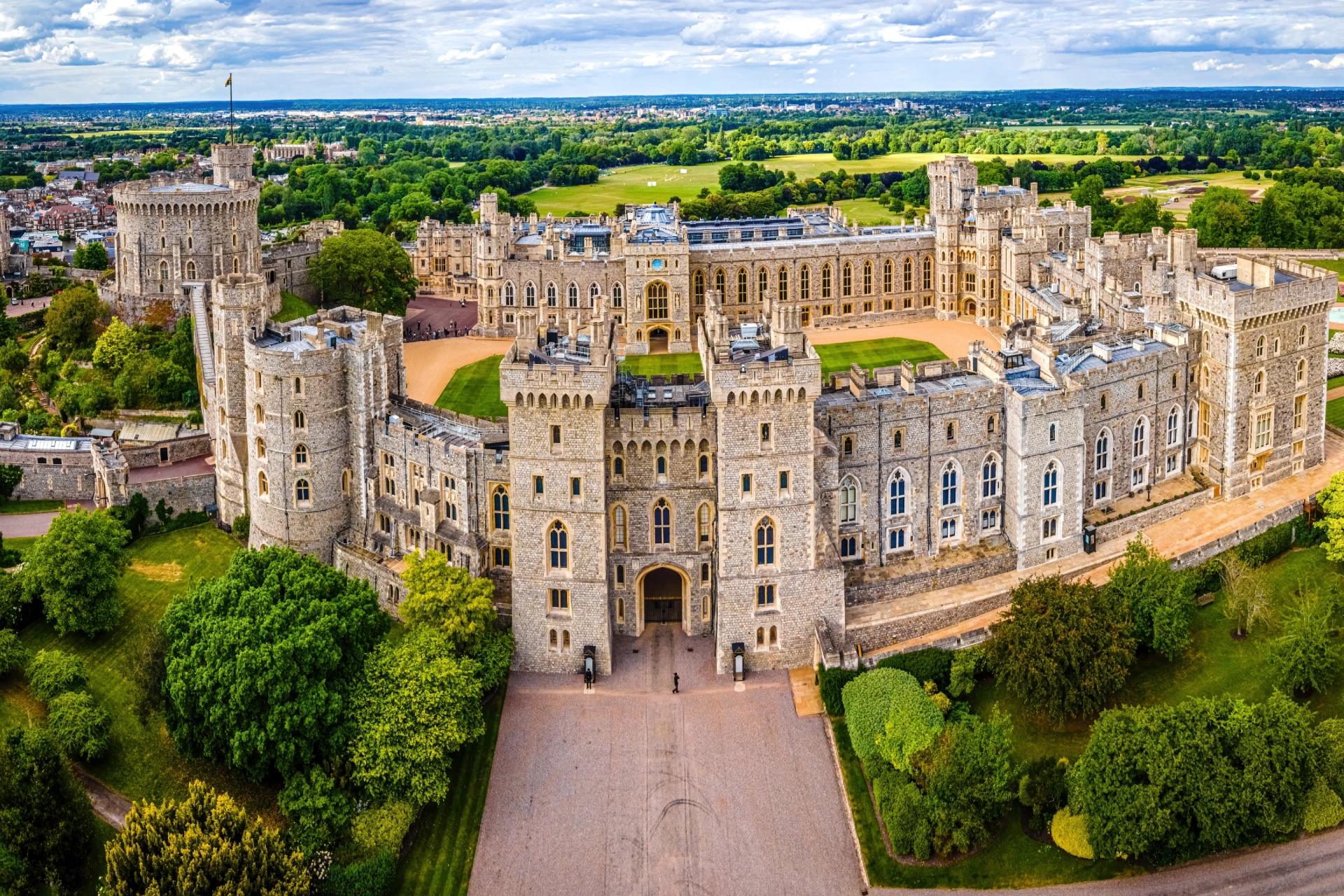 Windsor Castle, Bath and Stonehenge Tour