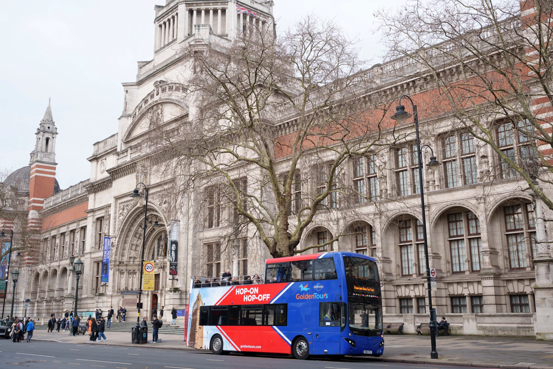 Hop-on Hop-off London Bus