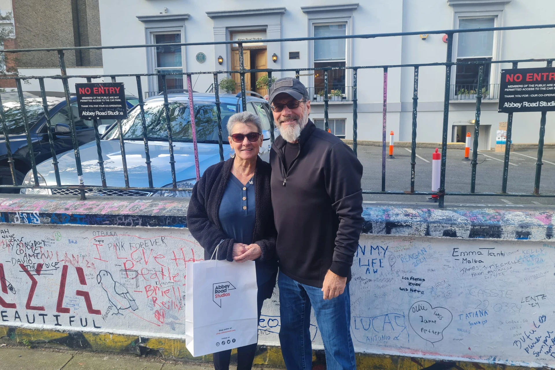 Rock ‘n’ Roll Beatles Private Black Cab Tour with Hotel Pick Up