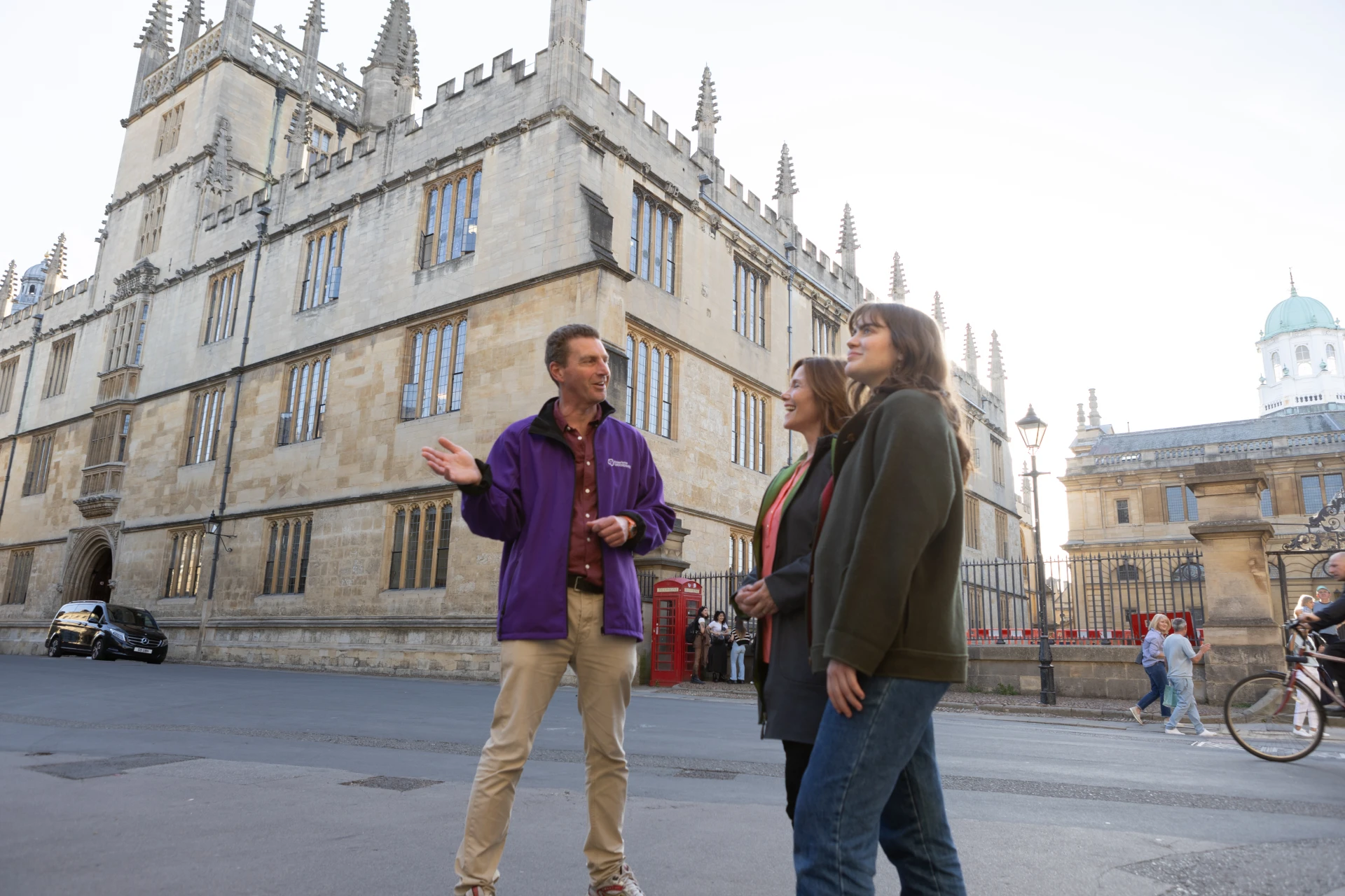 Official Oxford University and City Walking Tour with Optional College Visit