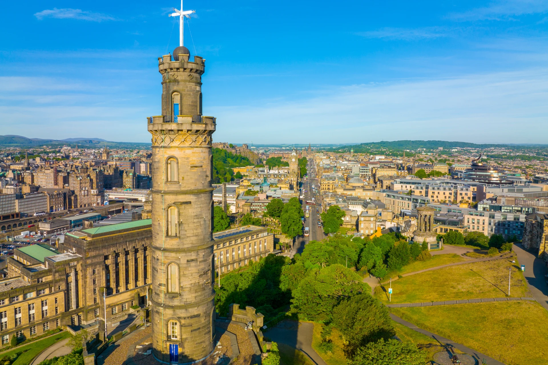 Day Trip to Edinburgh with Bus Tour & Edinburgh Castle Entry