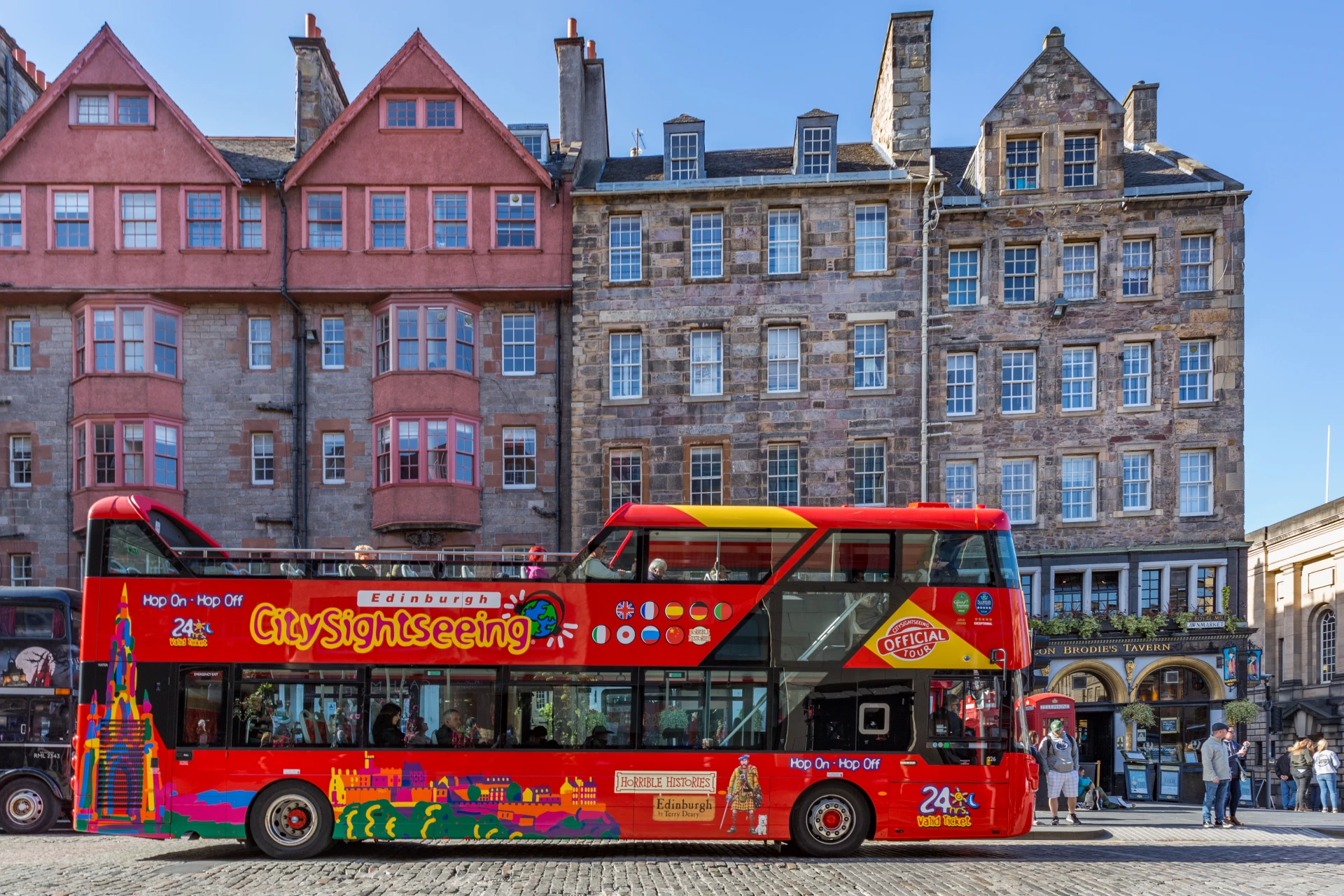 Hop-on Hop-off Edinburgh Bus Tour