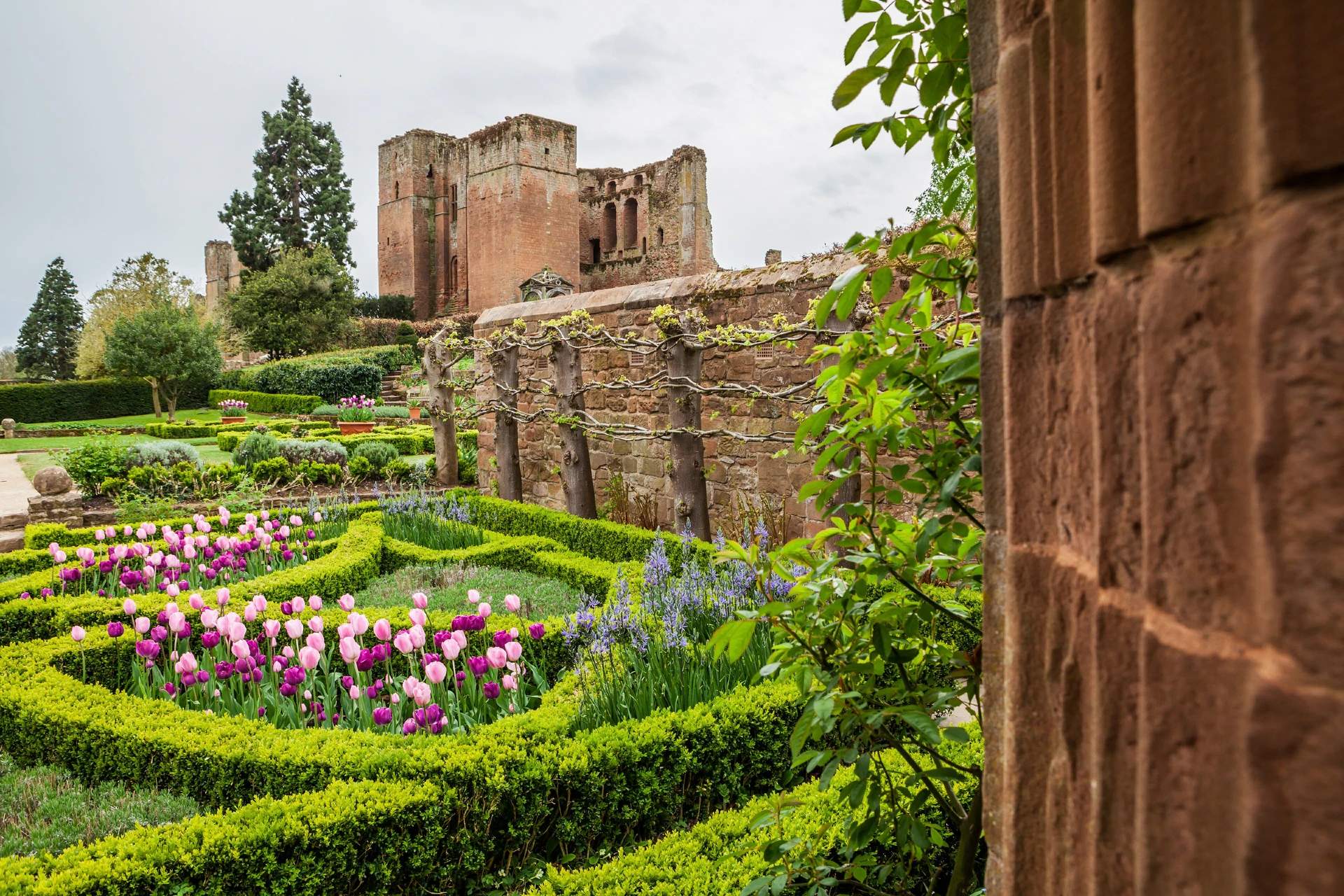 Kenilworth Castle and Elizabethan Garden