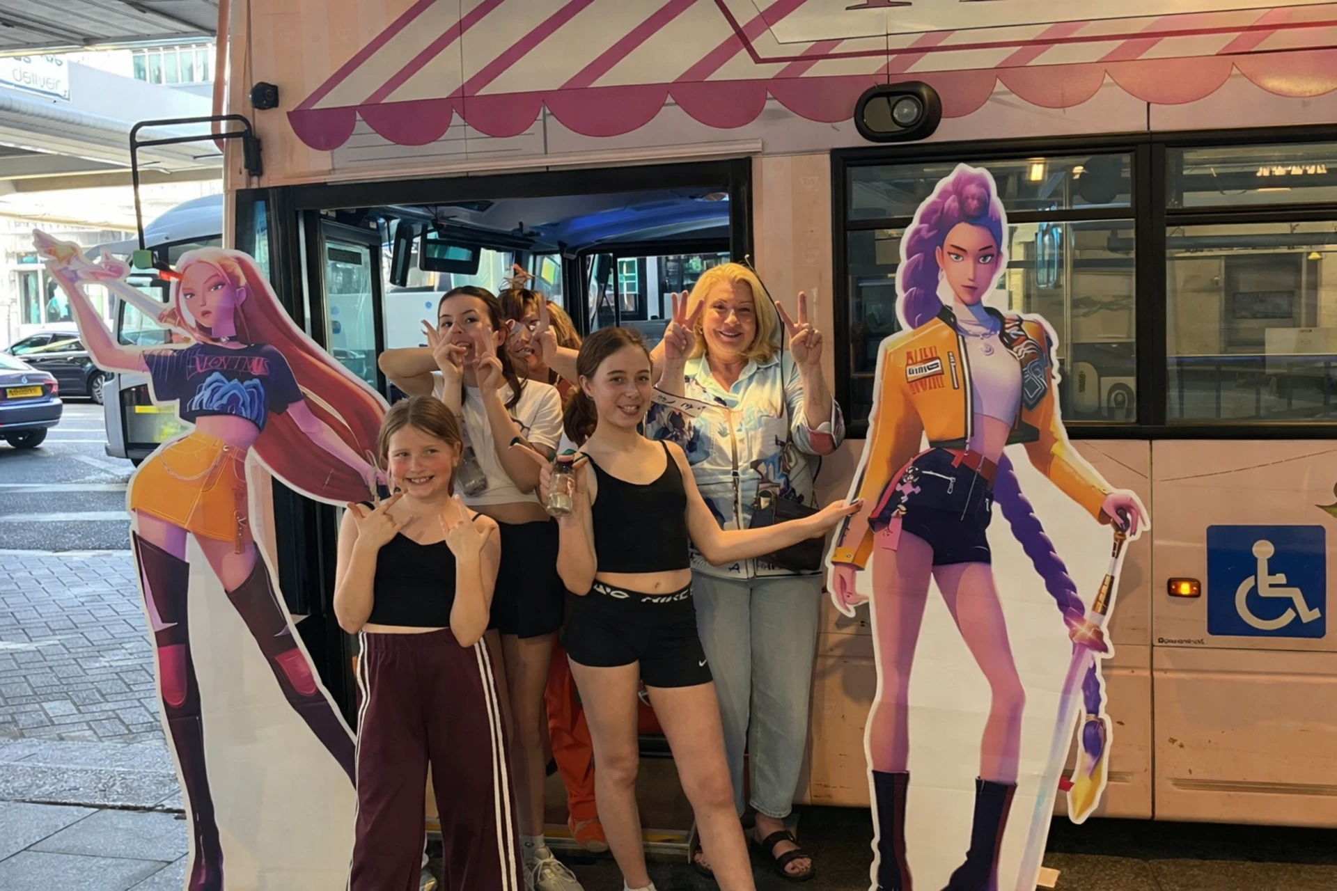 K-Pop Inspired London Afternoon Tea Bus Tour