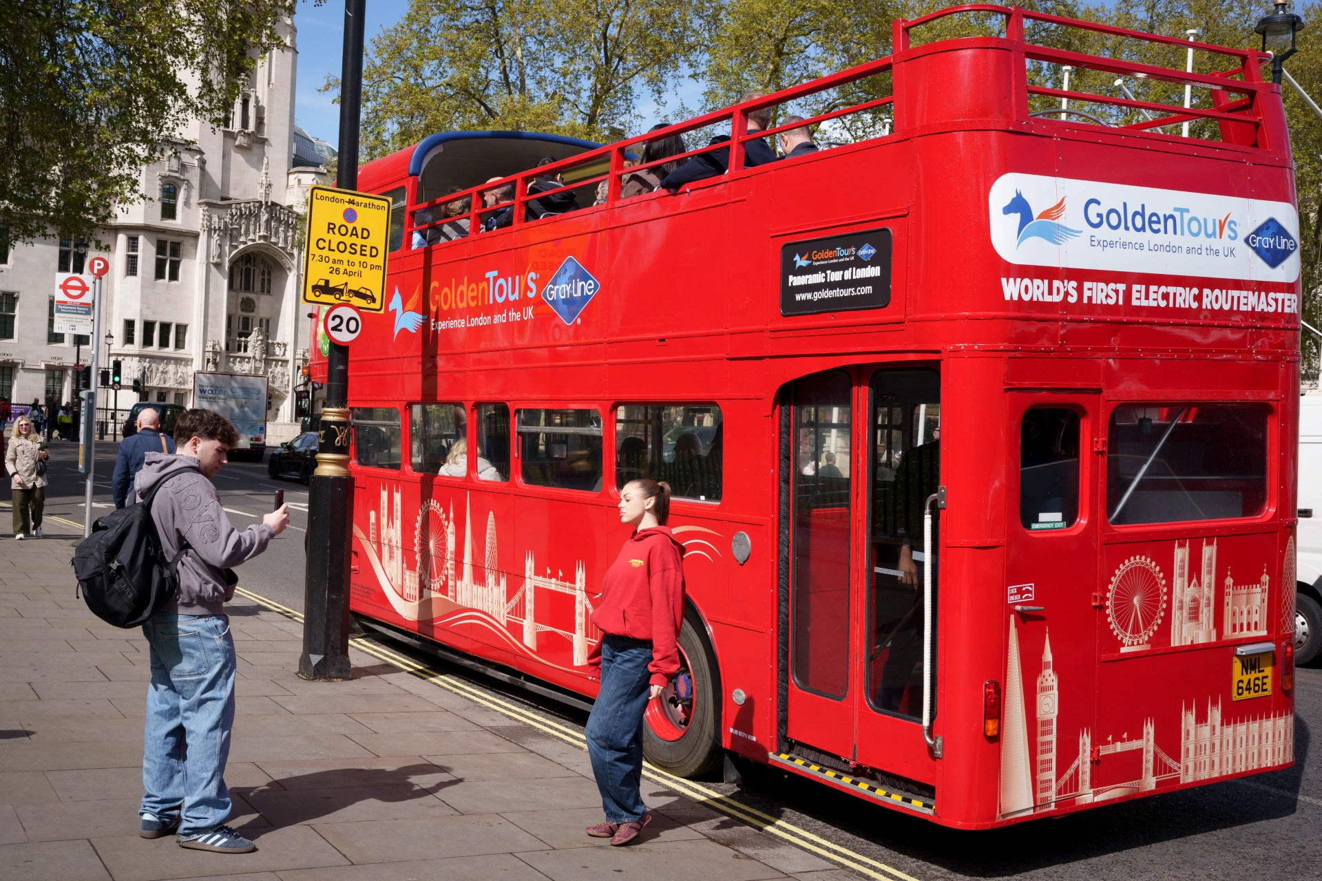 London Electric Routemaster Bus Tour with Live Guide