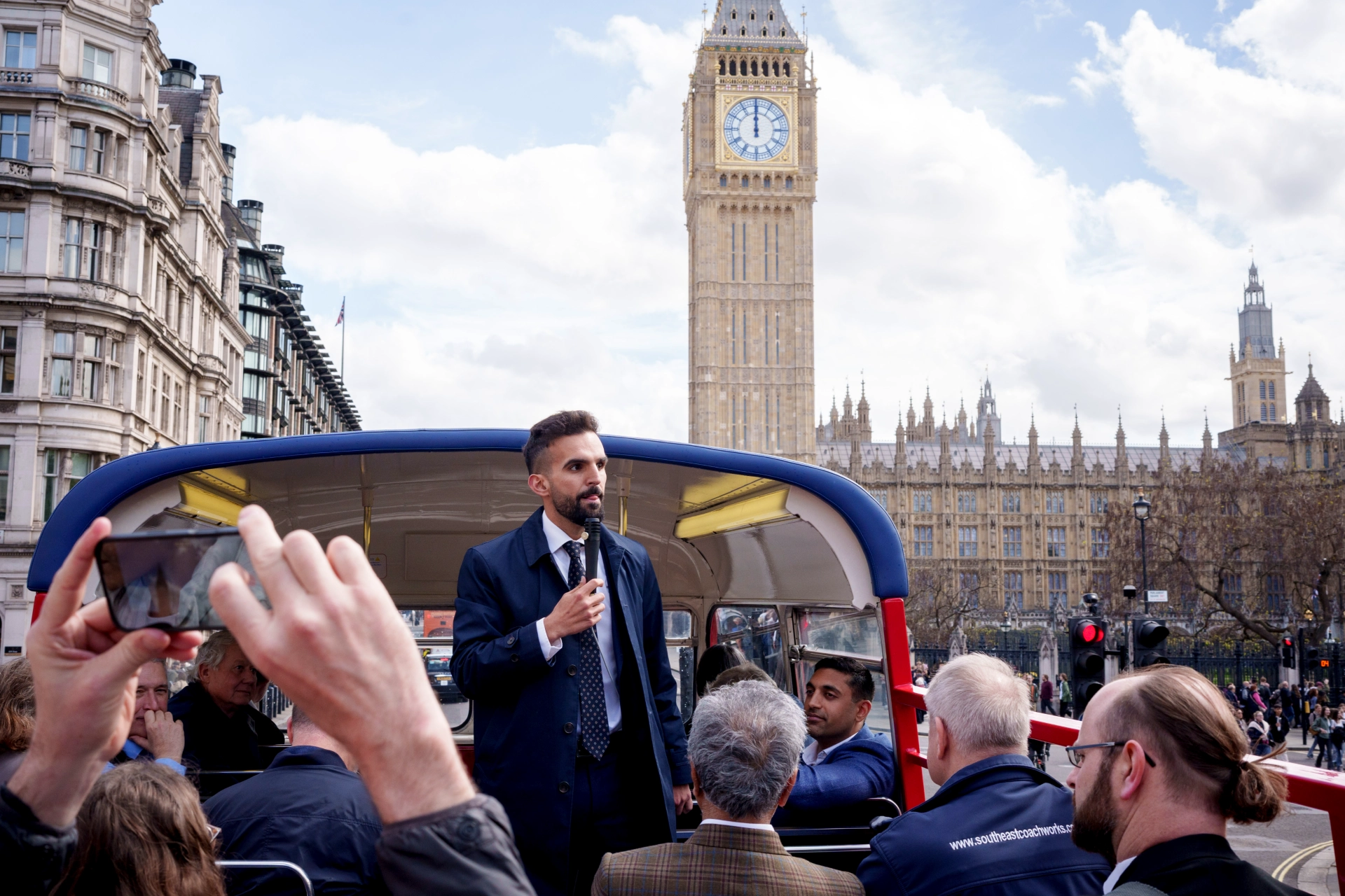 London Electric Routemaster Bus Tour with Live Guide