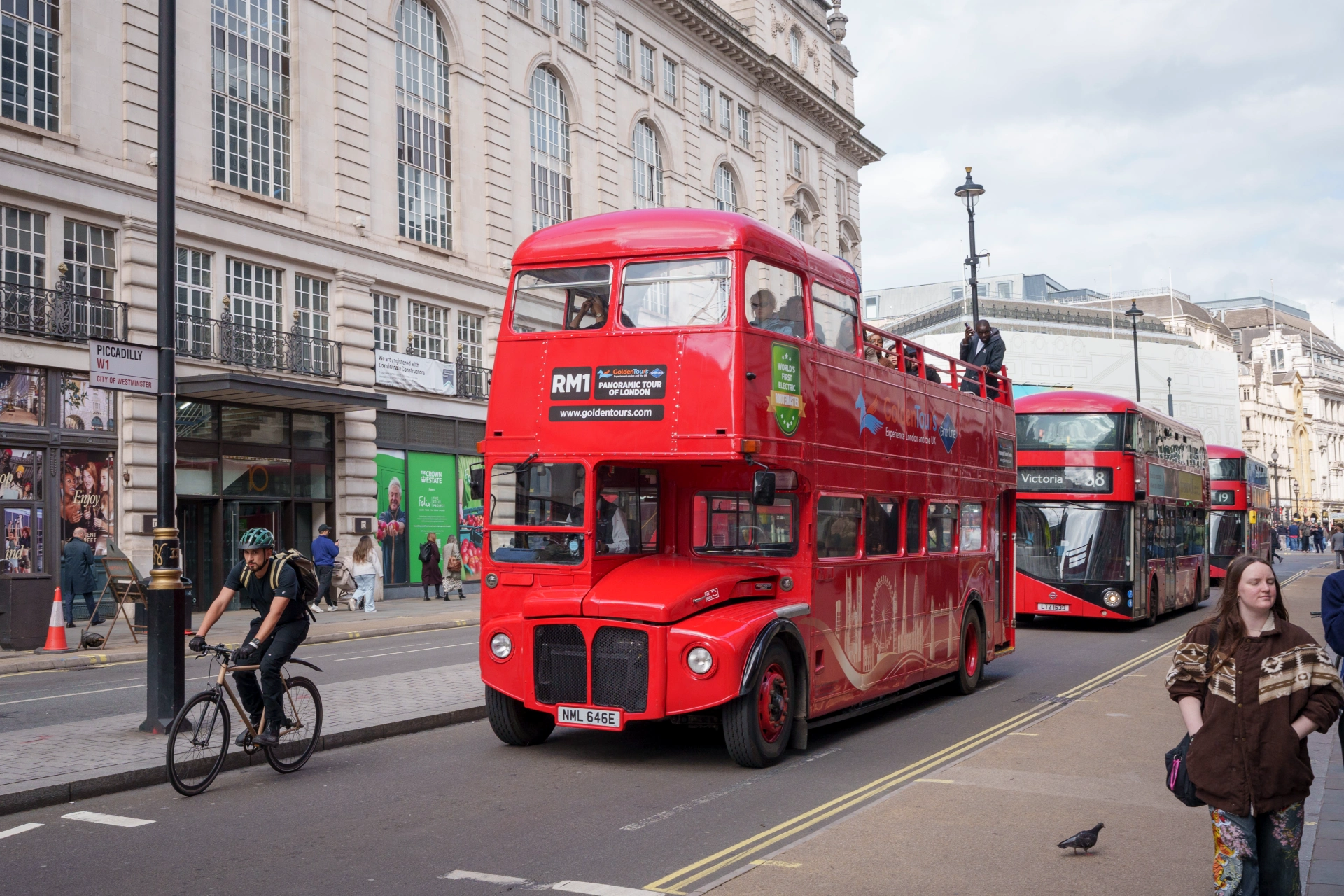 London Electric Routemaster Bus Tour with Live Guide