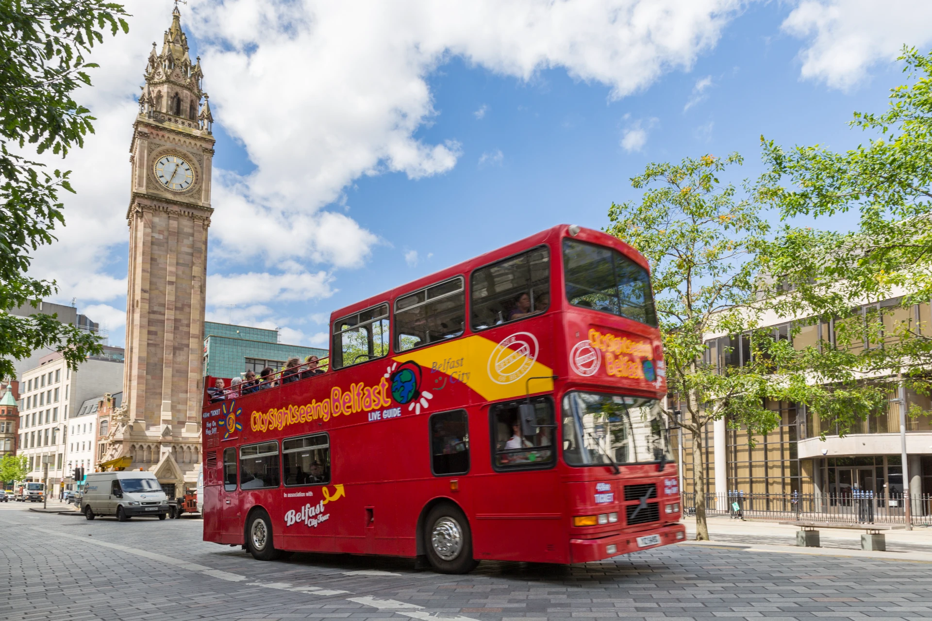 Hop-on Hop-off Bus Tour Belfast