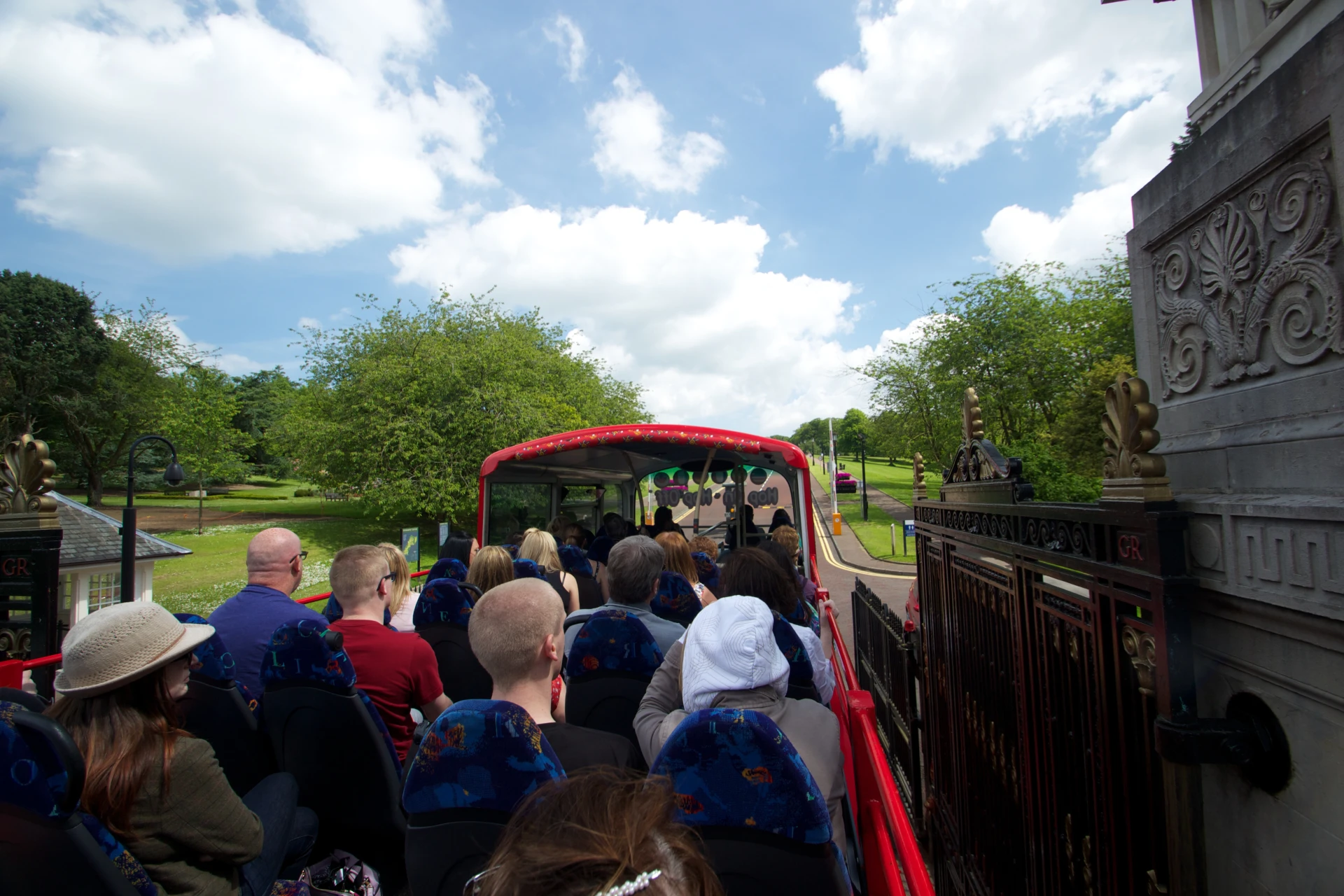 Hop-on Hop-off Bus Tour Belfast
