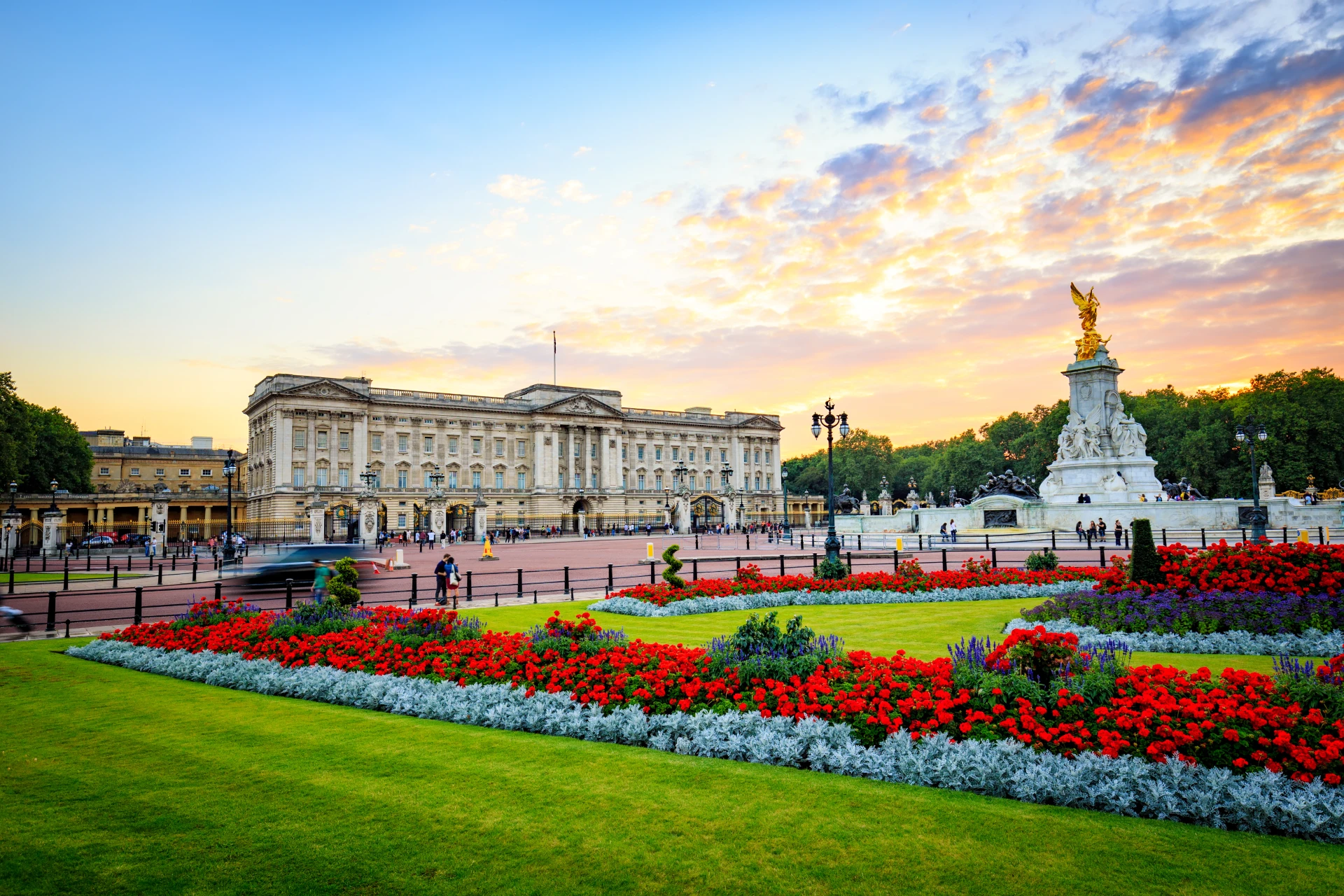 Buckingham Palace and Stonehenge Tour