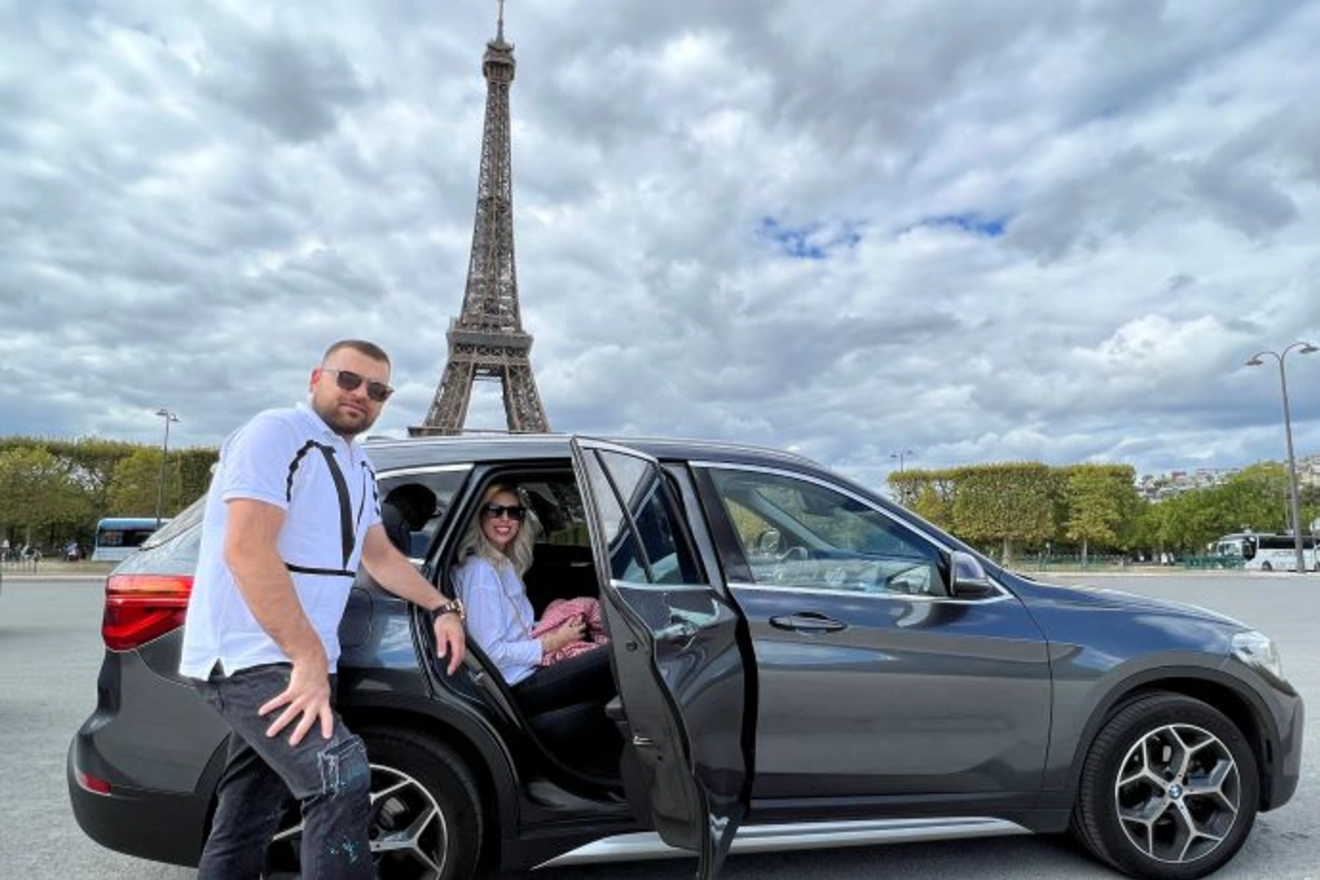 Escorted Day Trip with Eiffel Tower, Notre Dame & Louvre Museum