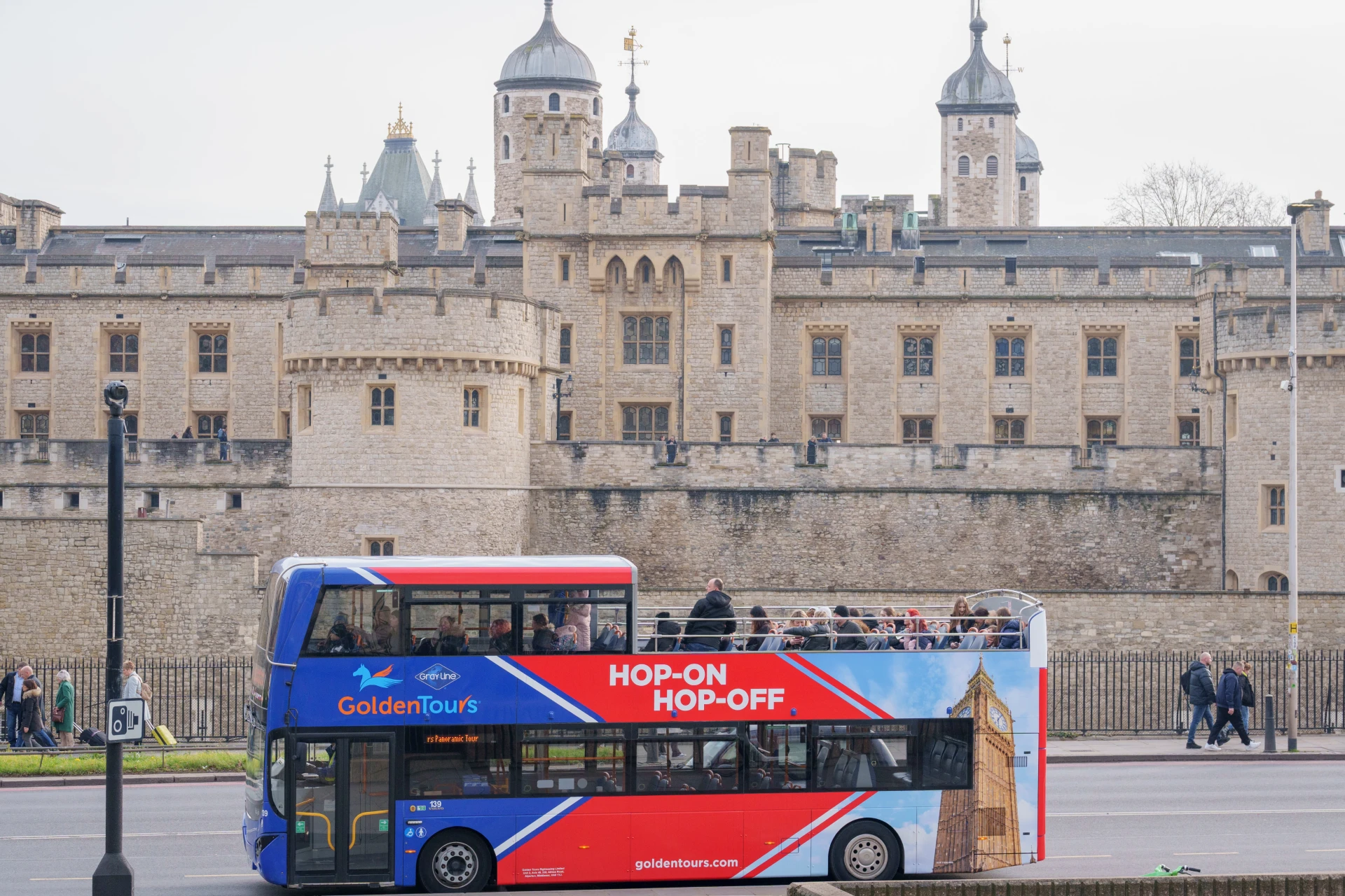 Hop-on Hop-off London Bus Tour with the Tower of London