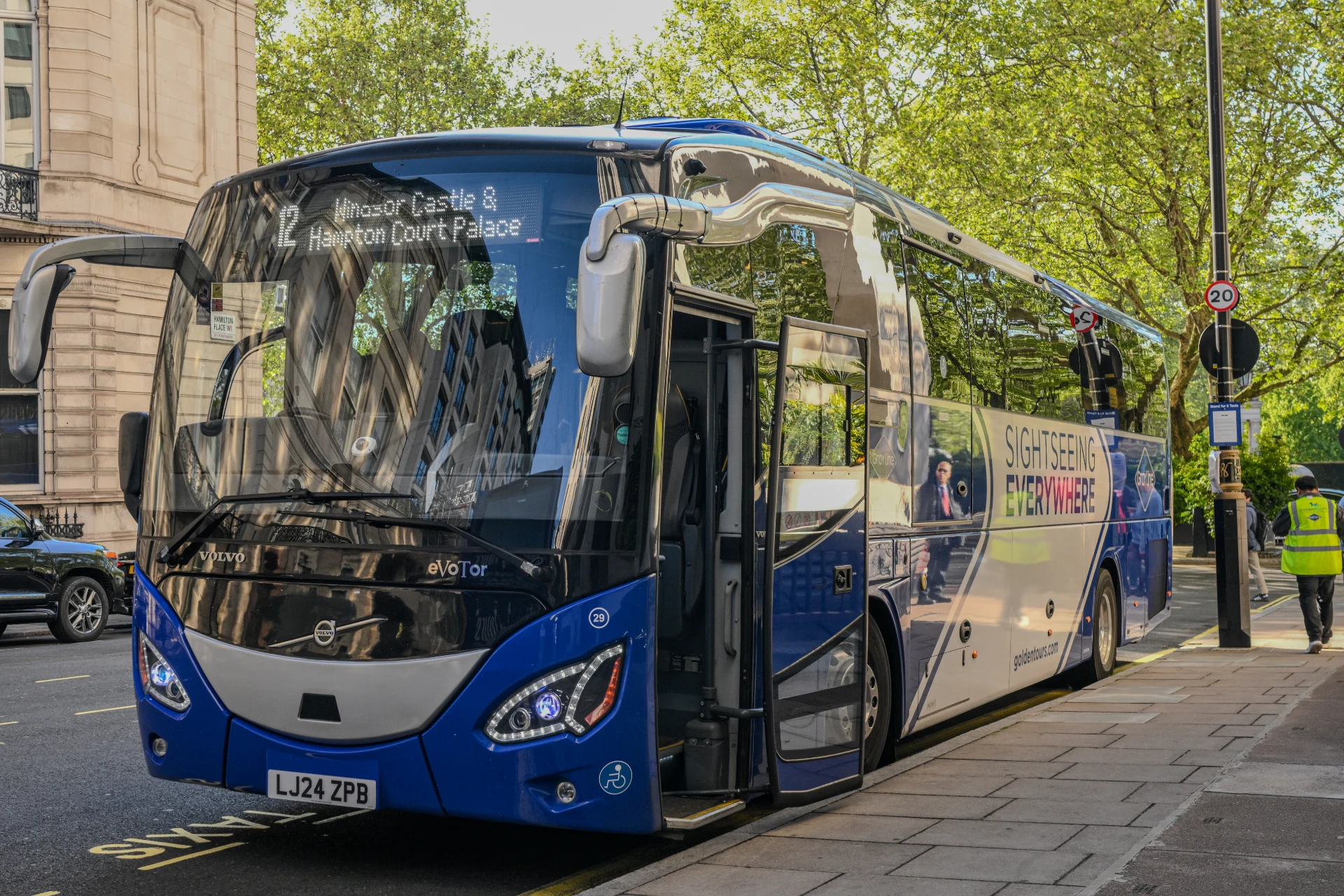 Singtseeing AC Coach