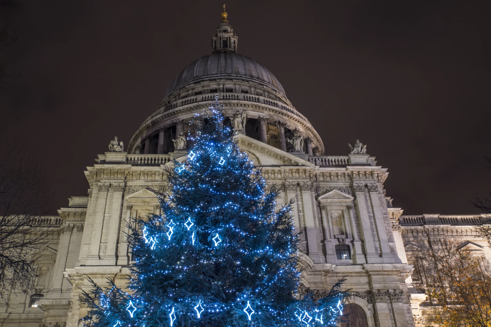 London’s Sights & Sounds on Christmas Day with St Paul’s Entry