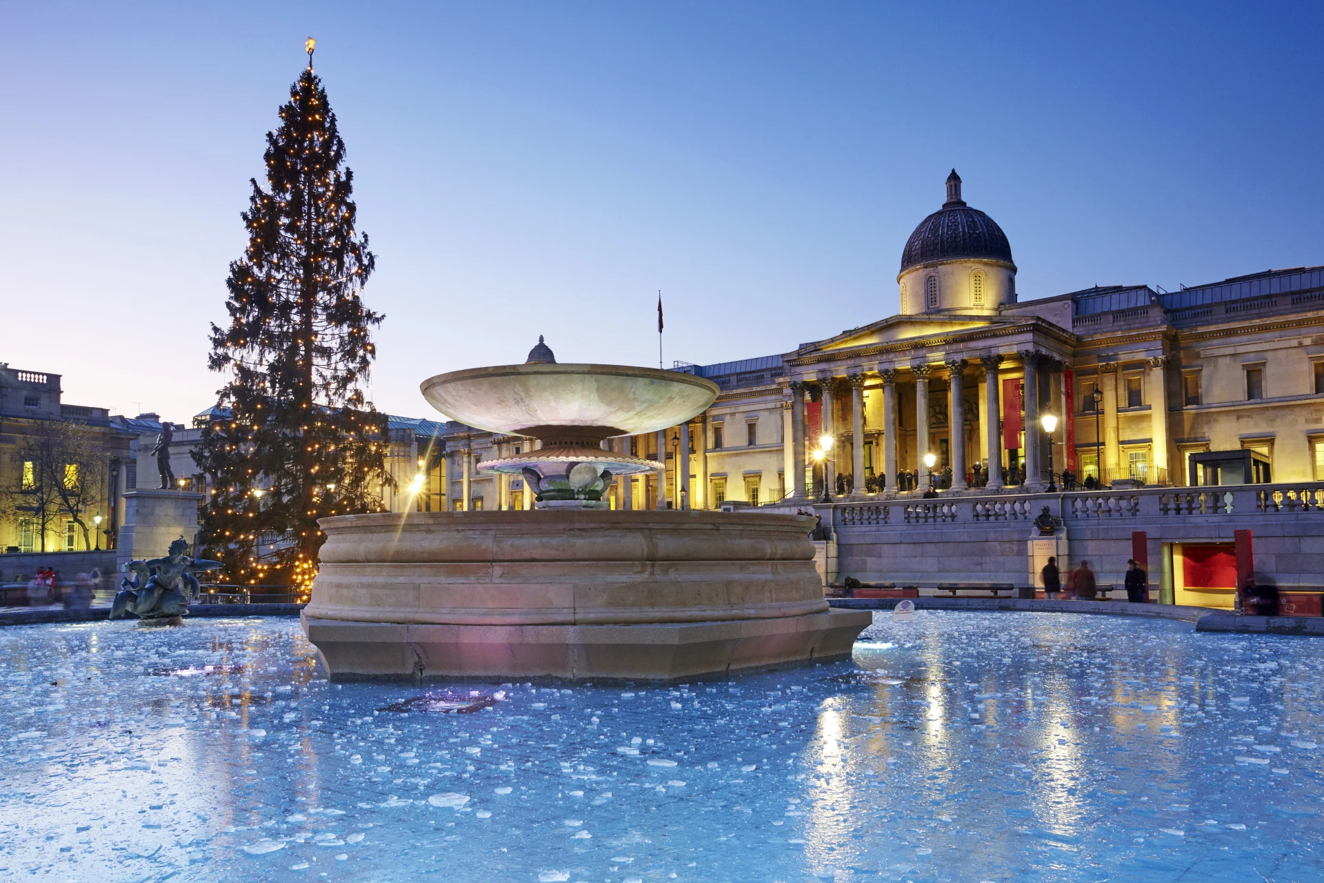 London’s Sights & Sounds on Christmas Day with St Paul’s Entry