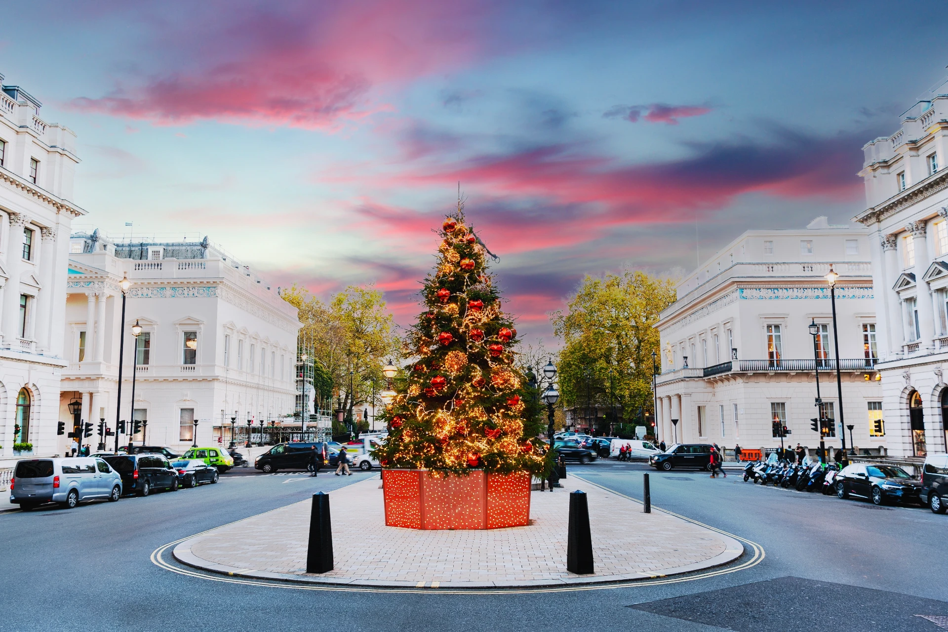 London’s Sights & Sounds on Christmas Day with St Paul’s Entry