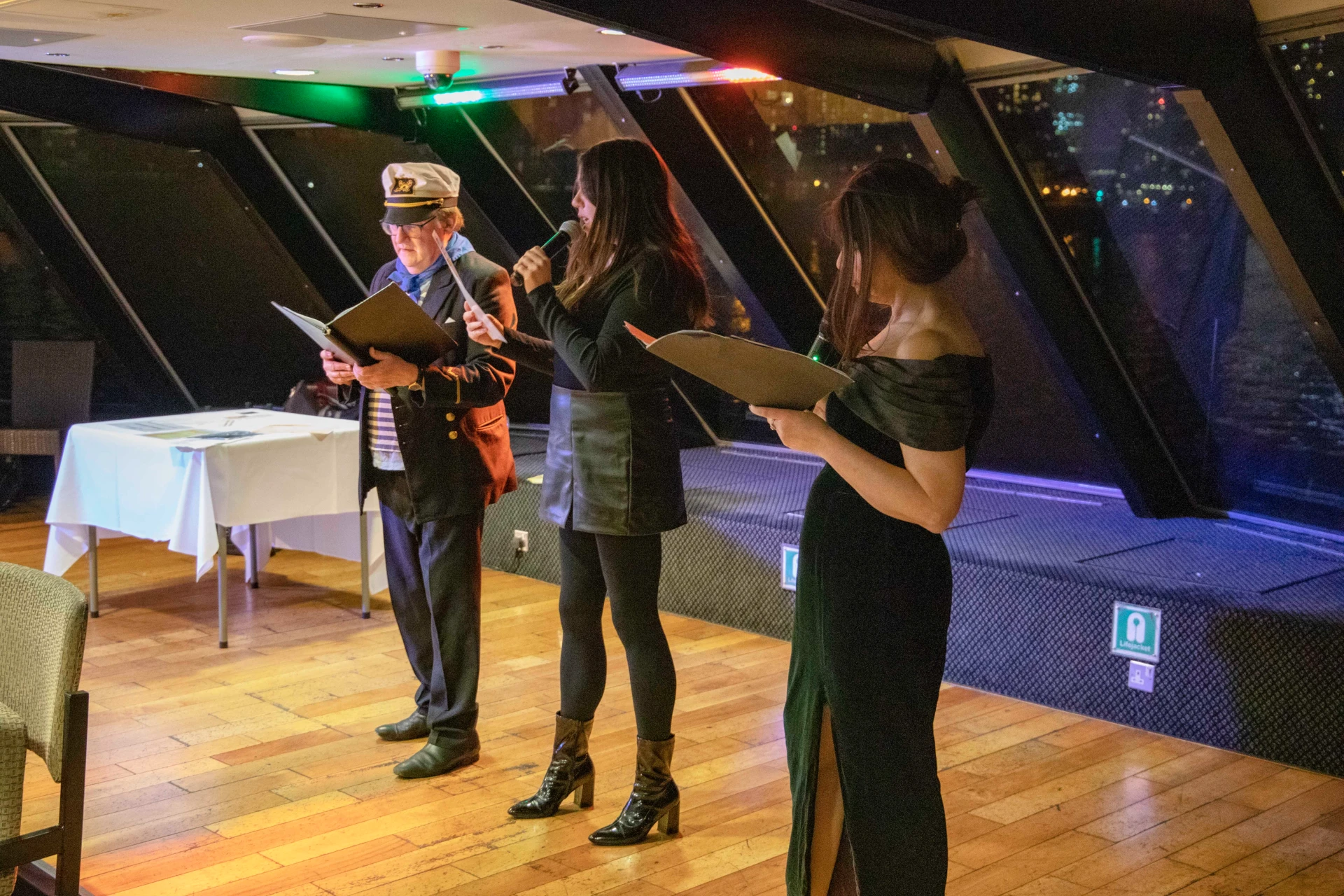 Murder Mystery Night on the River Thames with Dinner and Drink
