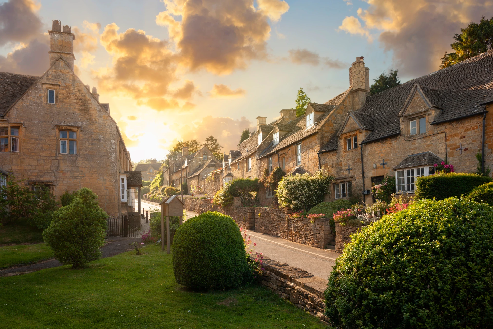 Private Guided Tour of the Cotswolds with Lunch