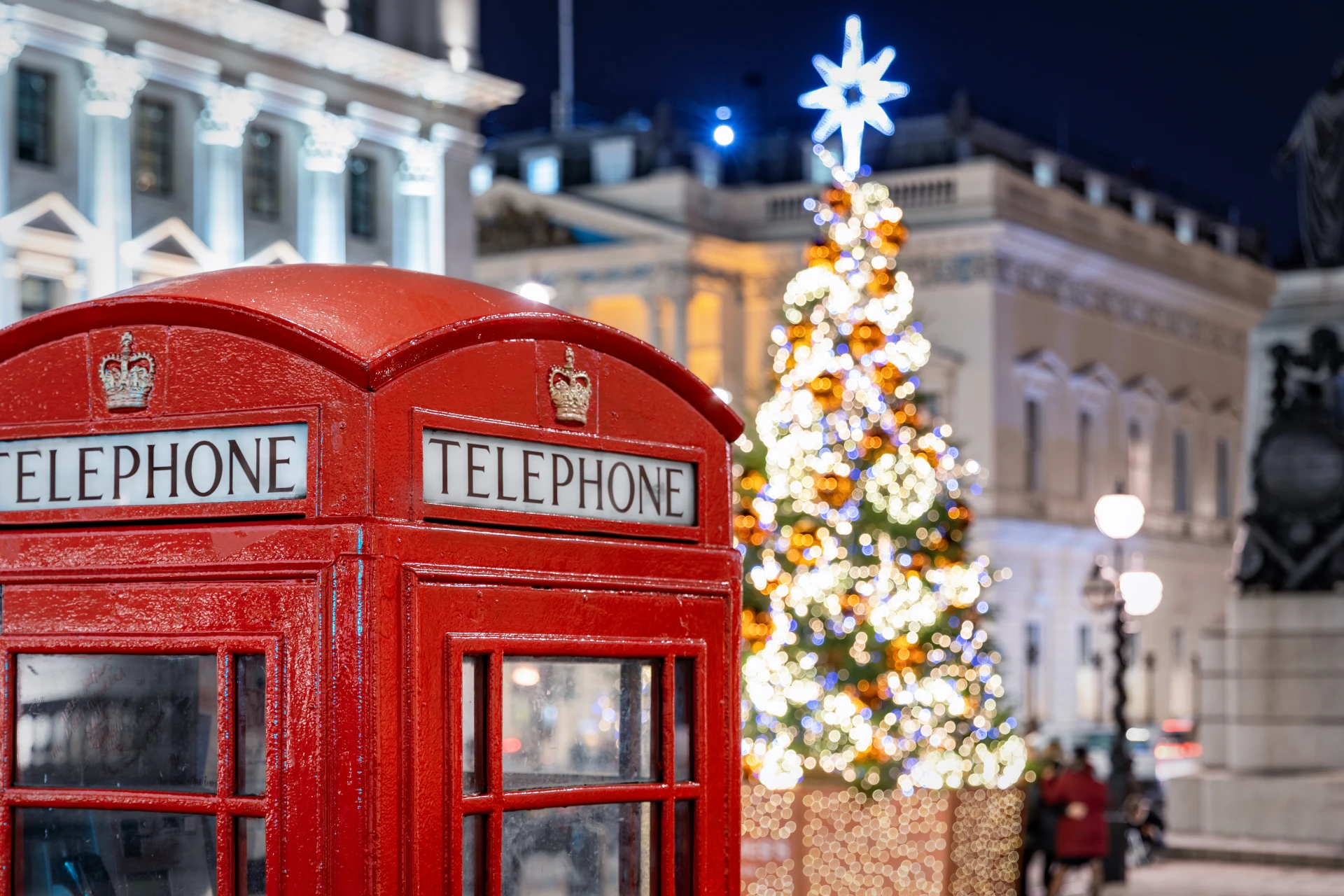 London Christmas Lights & Festive Hot Chocolate Walking Tour