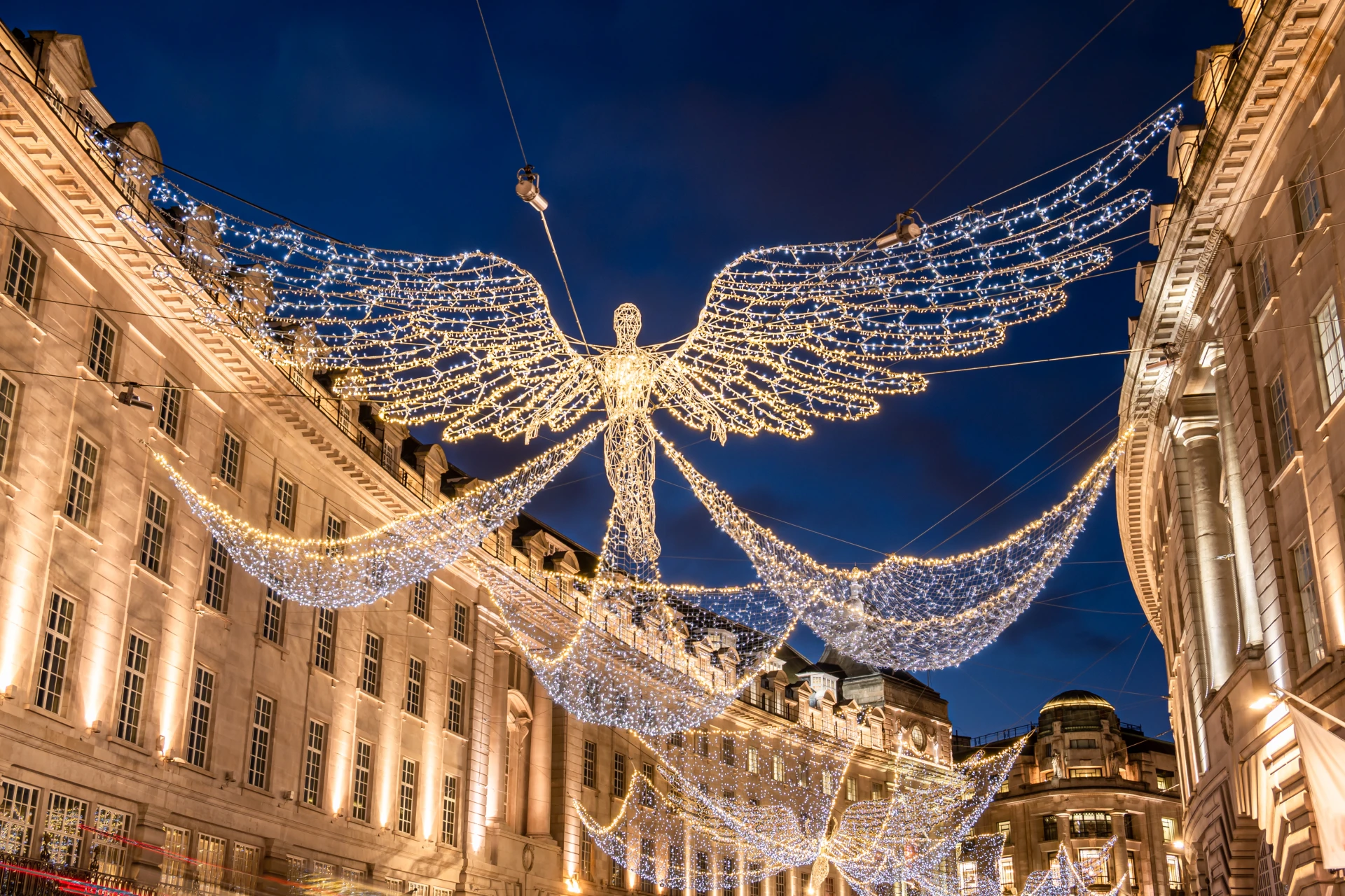 London Christmas Lights & Festive Hot Chocolate Walking Tour