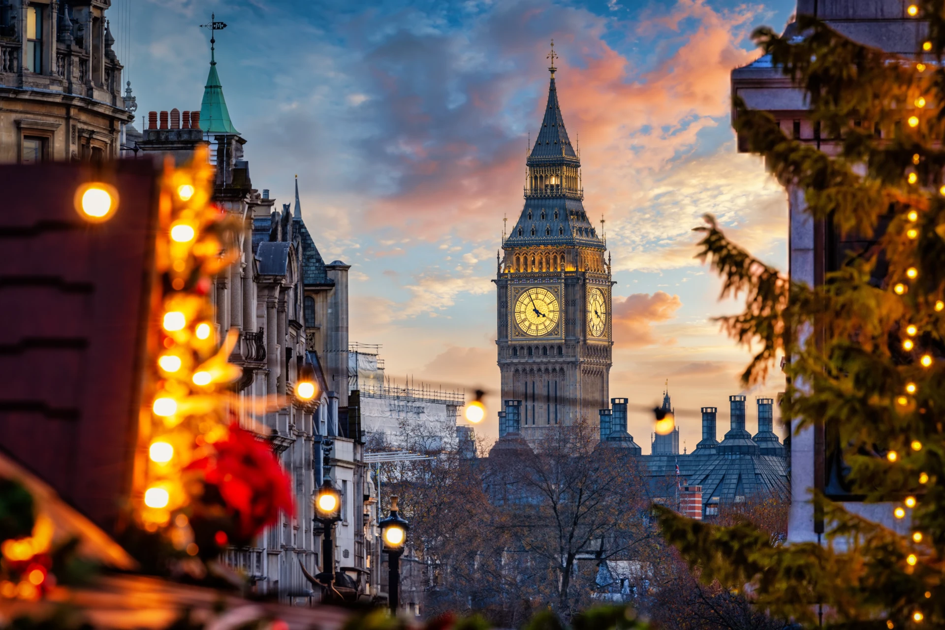 London Christmas Lights & Festive Hot Chocolate Walking Tour