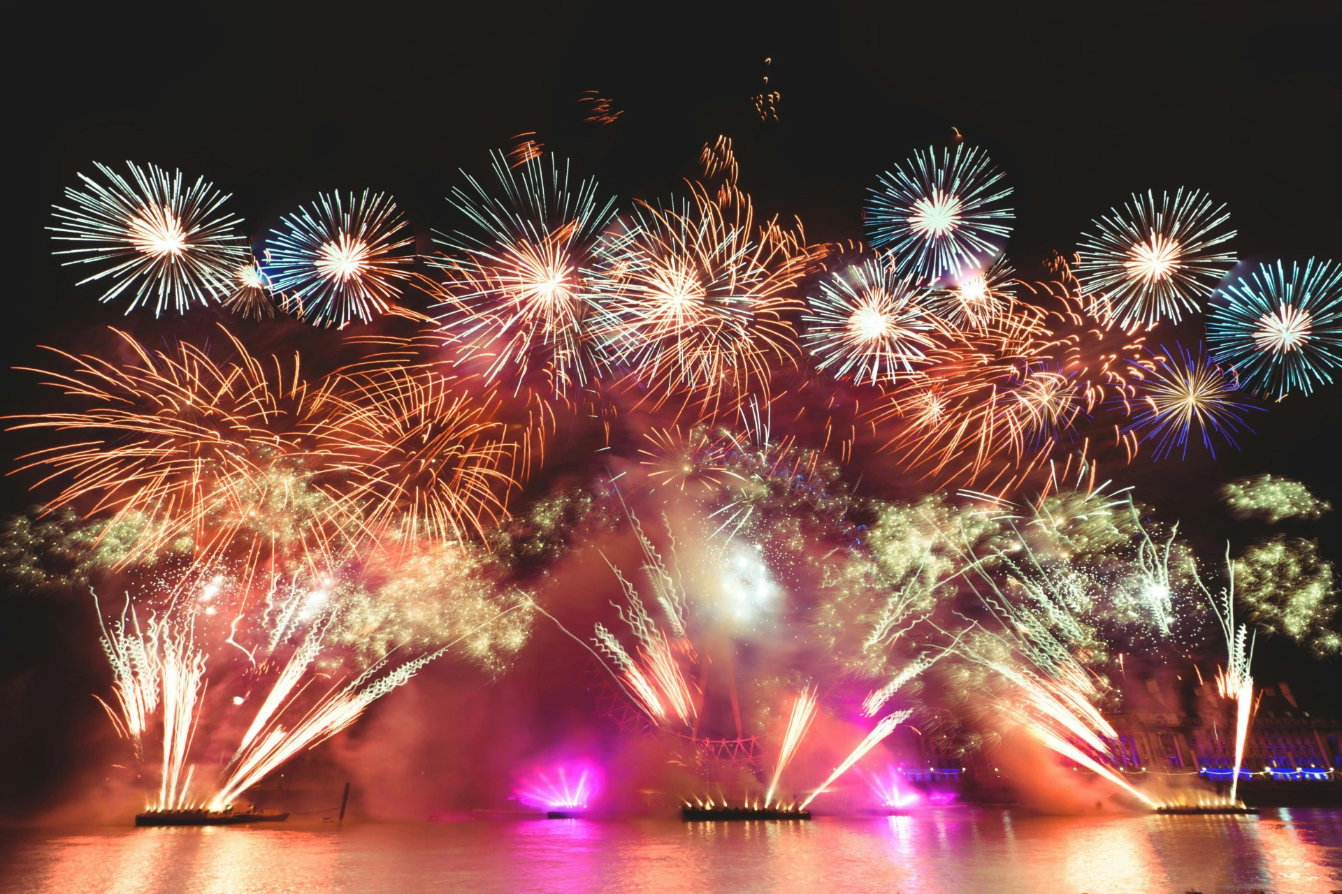 New Year’s Eve Dinner & Thames Cruise with Fireworks aboard the Silver Bonito