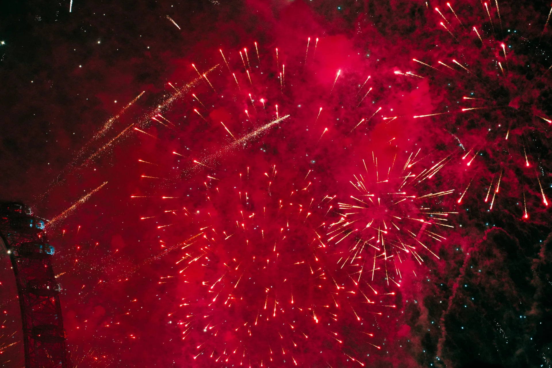 New Year’s Eve Dinner & Thames Cruise with Fireworks aboard the Silver Bonito
