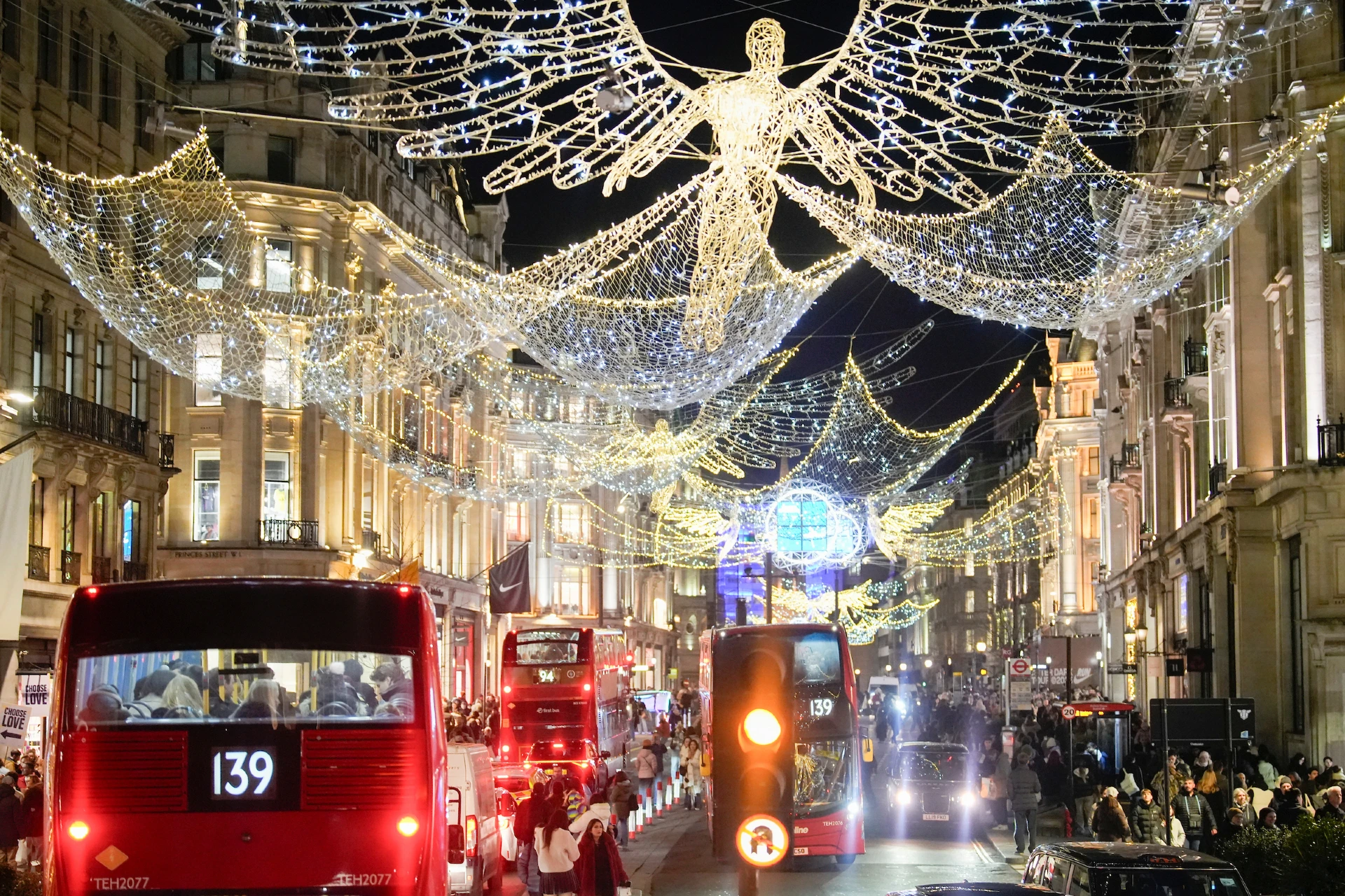 Christmas Lights London by Night Tour with Live Guide