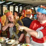 Thames Cruise Christmas Crackers