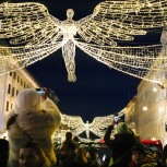 Christmas Lights London by Night Tour with Live Guide