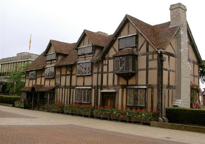 Small Group Tour to Oxford, Stratford & Cotswolds with Entries