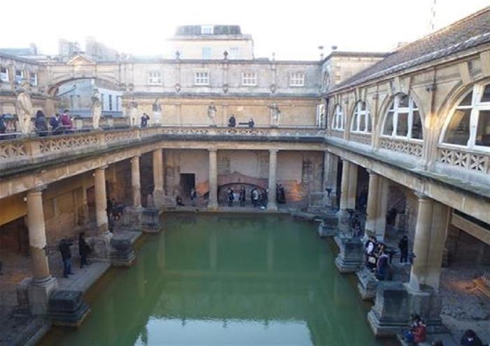 Small Group Tour to Bath and Stonehenge