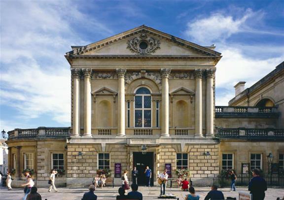 Small Group Tour to City of Bath and Entry to Stonehenge