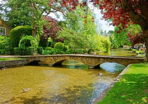 Small Group Tour to City of Oxford Stratford Cotswolds