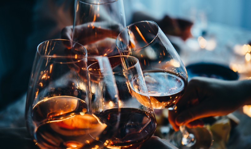 Enjoy 6 different wines