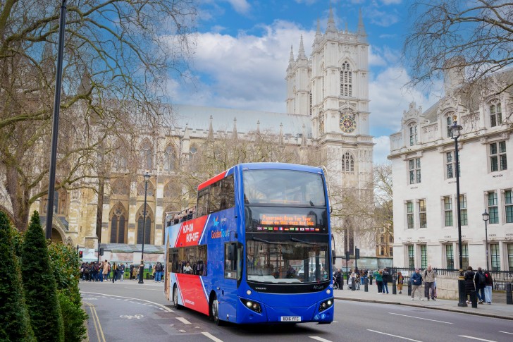 HOHO Bus Westminster Abbey