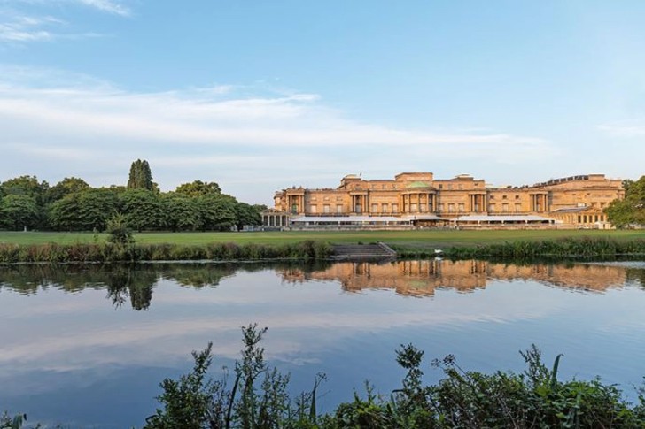 Royal London Tour including Buckingham Palace, Changing of the Guard & Free Snack Pack