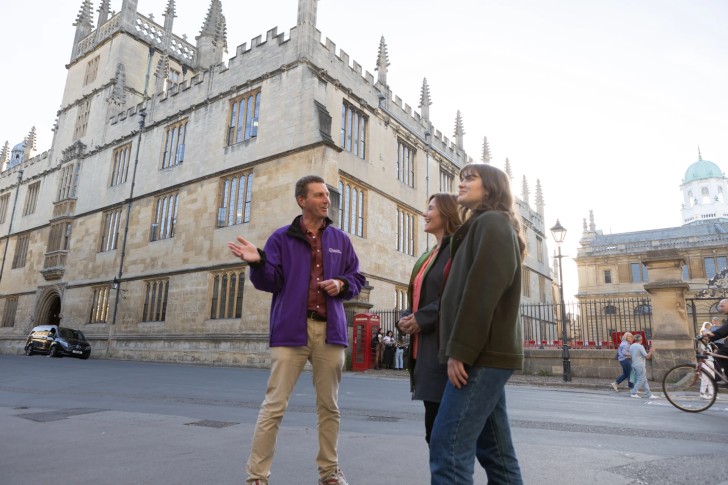 Official Oxford University and City Walking Tour with Optional College Visit