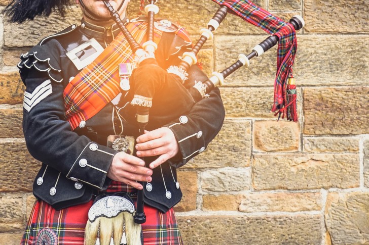 Day Trip to Edinburgh with Bus Tour & Edinburgh Castle Entry