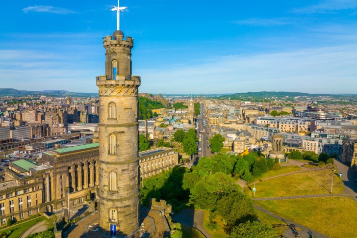 Day Trip to Edinburgh with Bus Tour & Edinburgh Castle Entry