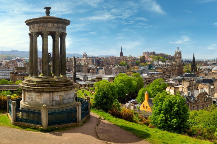 Day Trip to Edinburgh with Bus Tour & Edinburgh Castle Entry