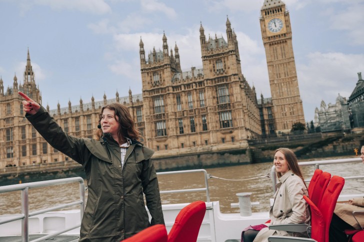 Tower of London Cruise Guide with Houses of Parliament