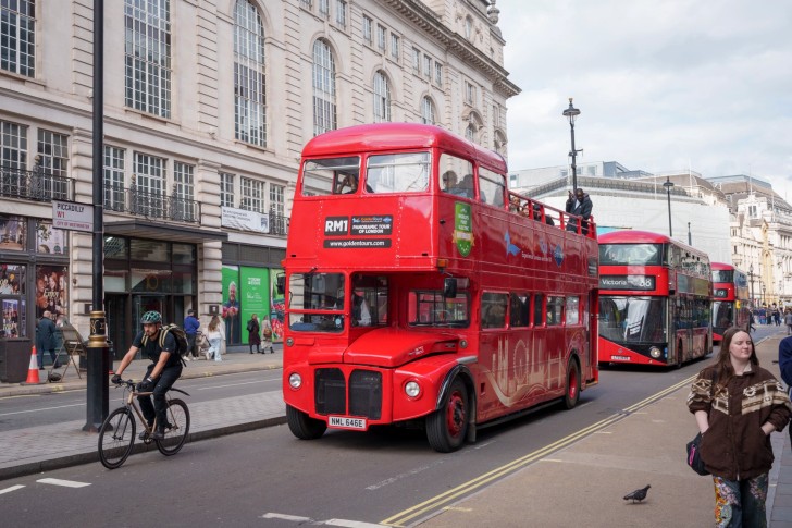 London Electric Routemaster Bus Tour with Live Guide